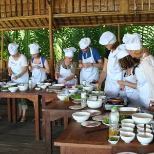 (Private) Half Day Cooking Class at Tra Que with Bike (With Lunch)